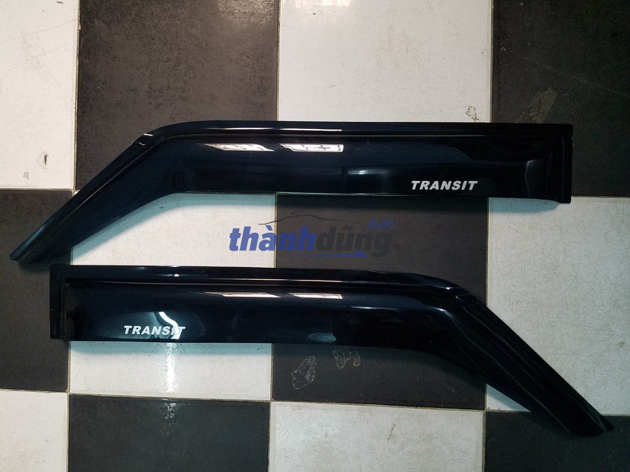 VÈ CHE MƯA FORD TRANSIT