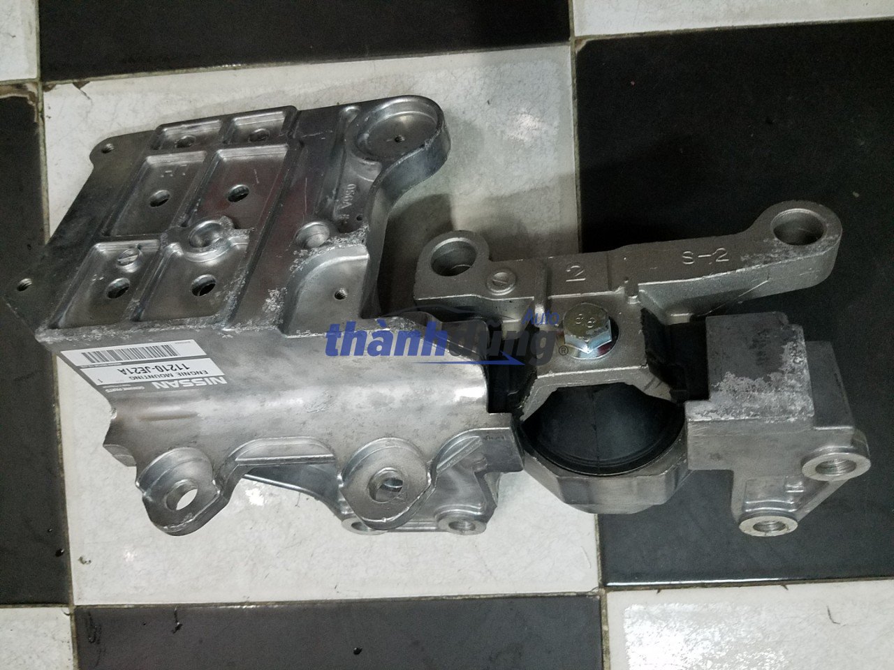 CHÂN MÁY HỘP SỐ NISSAN QASHQAI, X-TRAIL
