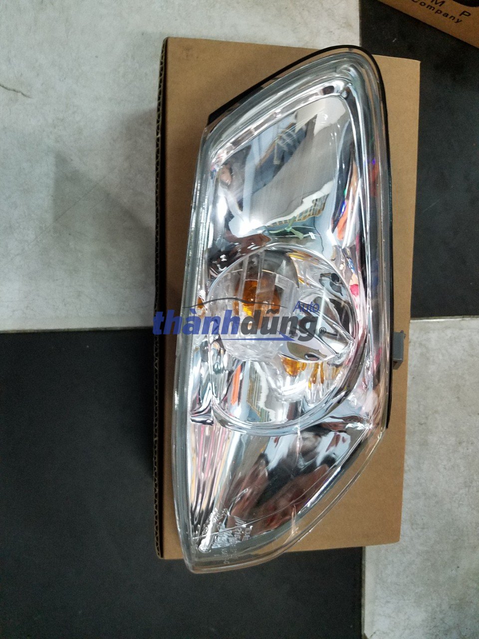 XI NHAN PHẢI MAZDA 323