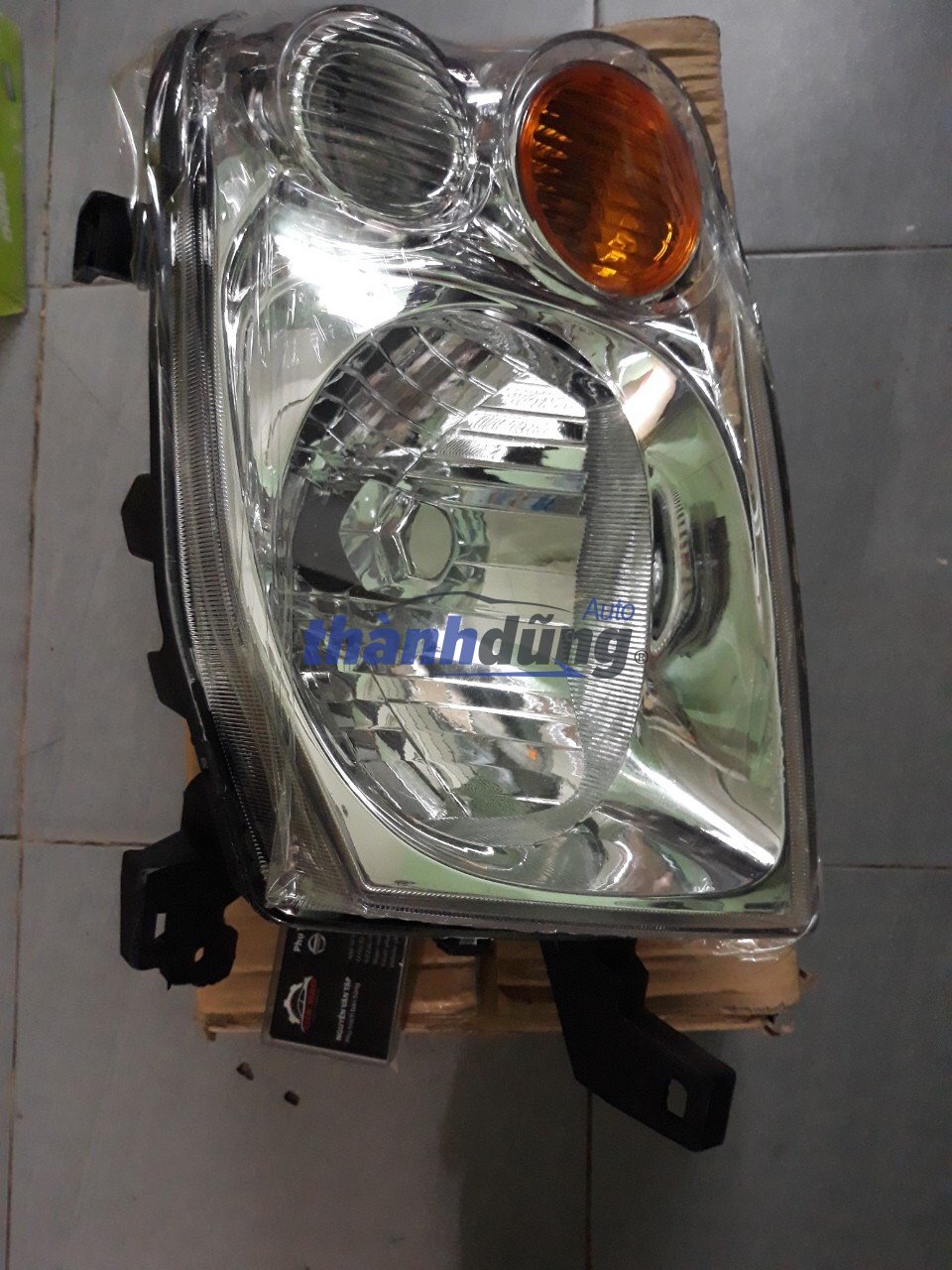 ĐÈN PHA PHẢI NISSAN PATROL