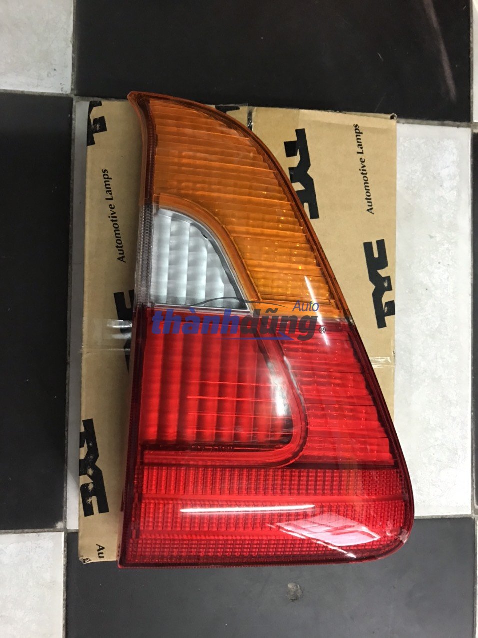 ĐÈN CỐP TOYOTA ZACE
