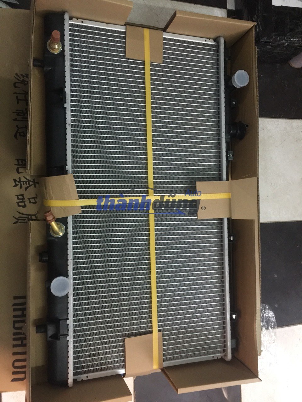 KÉT NƯỚC FORD LASER