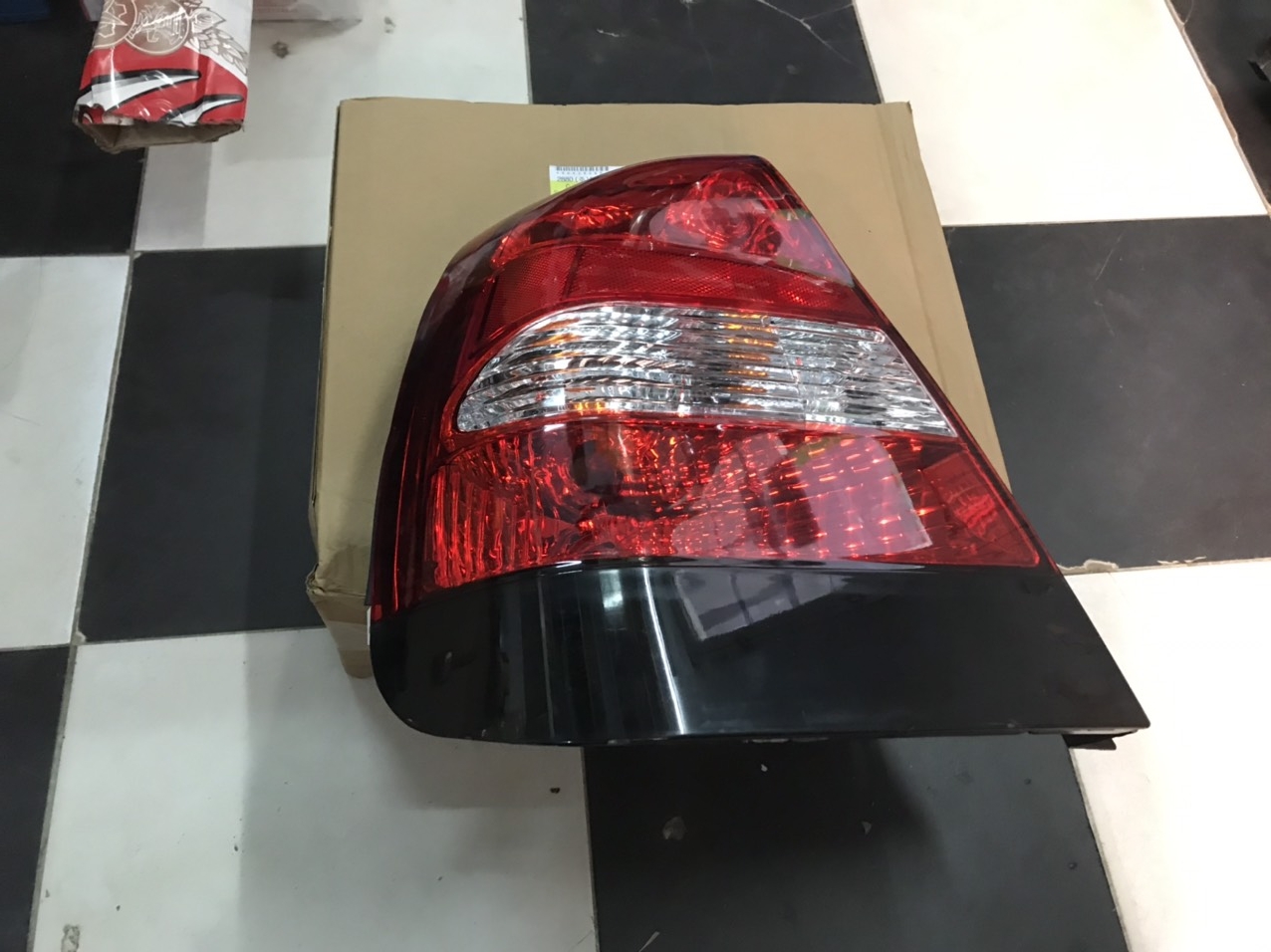 ĐÈN HẬU TRÁI DAEWOO NUBIRA- 96272031