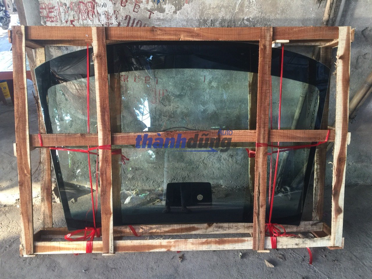 KÍNH CHẮN GIÓ TRƯỚC HYUNDAI SOLATI