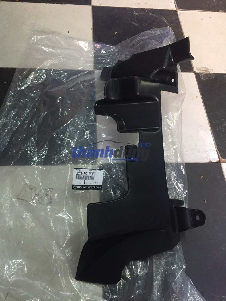 ỐP NHỰA HƯỚNG GIÓ KÉT NƯỚC MAZDA BT50, FORD RANGER