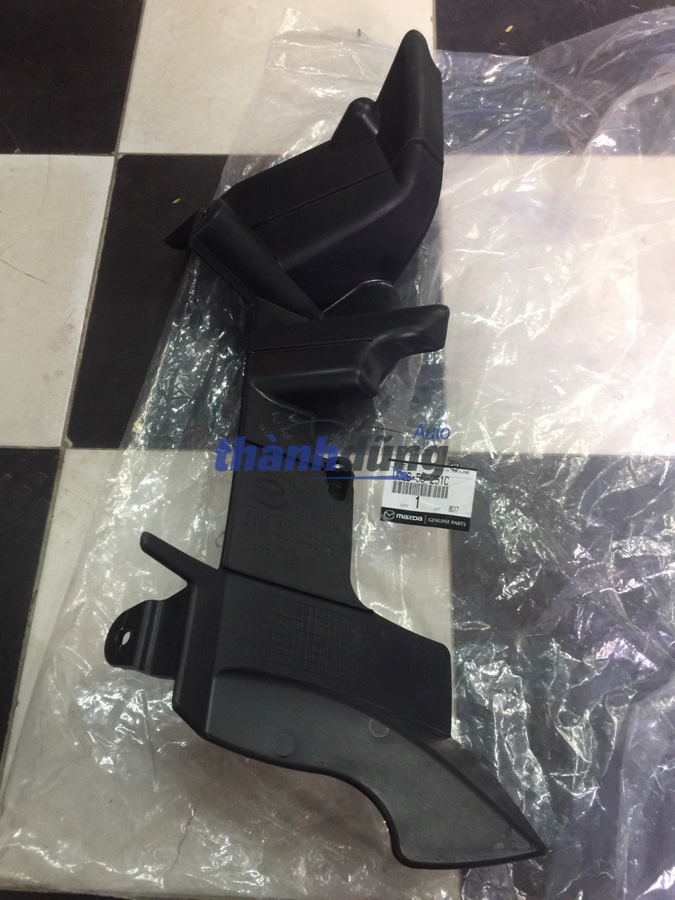 ỐP NHỰA HƯỚNG GIÓ KÉT NƯỚC MAZDA BT50, FORD RANGER