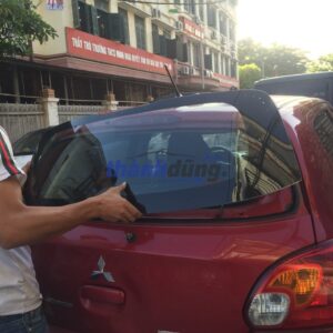 KÍNH CHẮN GIÓ SAU MITSUBISHI MIRAGE