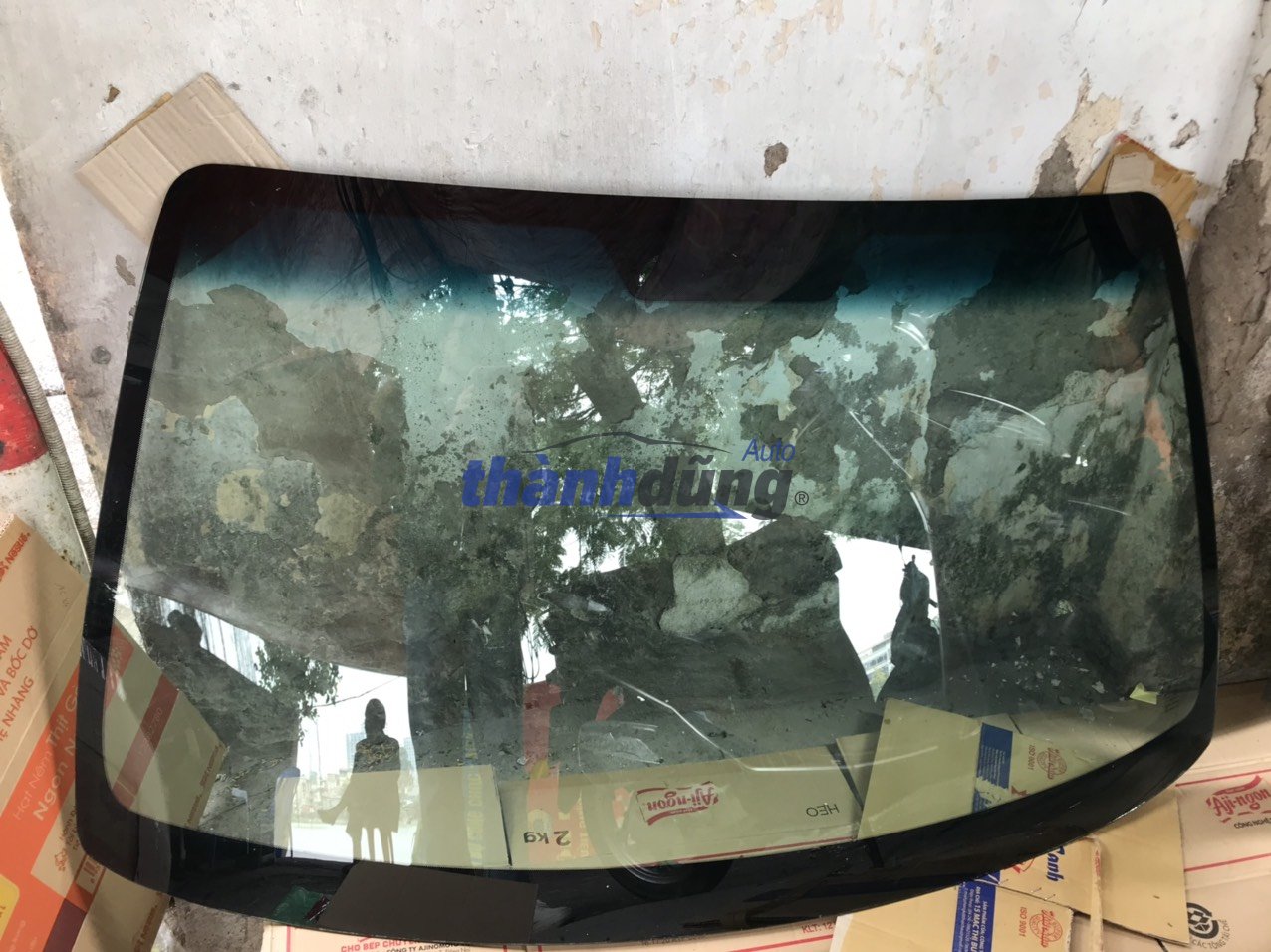 KÍNH CHẮN GIÓ TRƯỚC DAEWOO MAGNUS