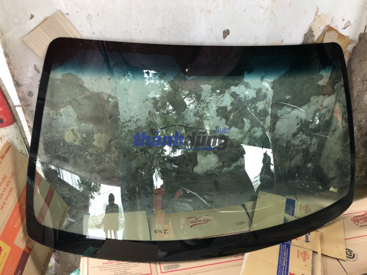 KÍNH CHẮN GIÓ TRƯỚC DAEWOO MAGNUS