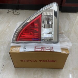 ĐÈN HẬU TRONG TRÁI MAZDA BT50