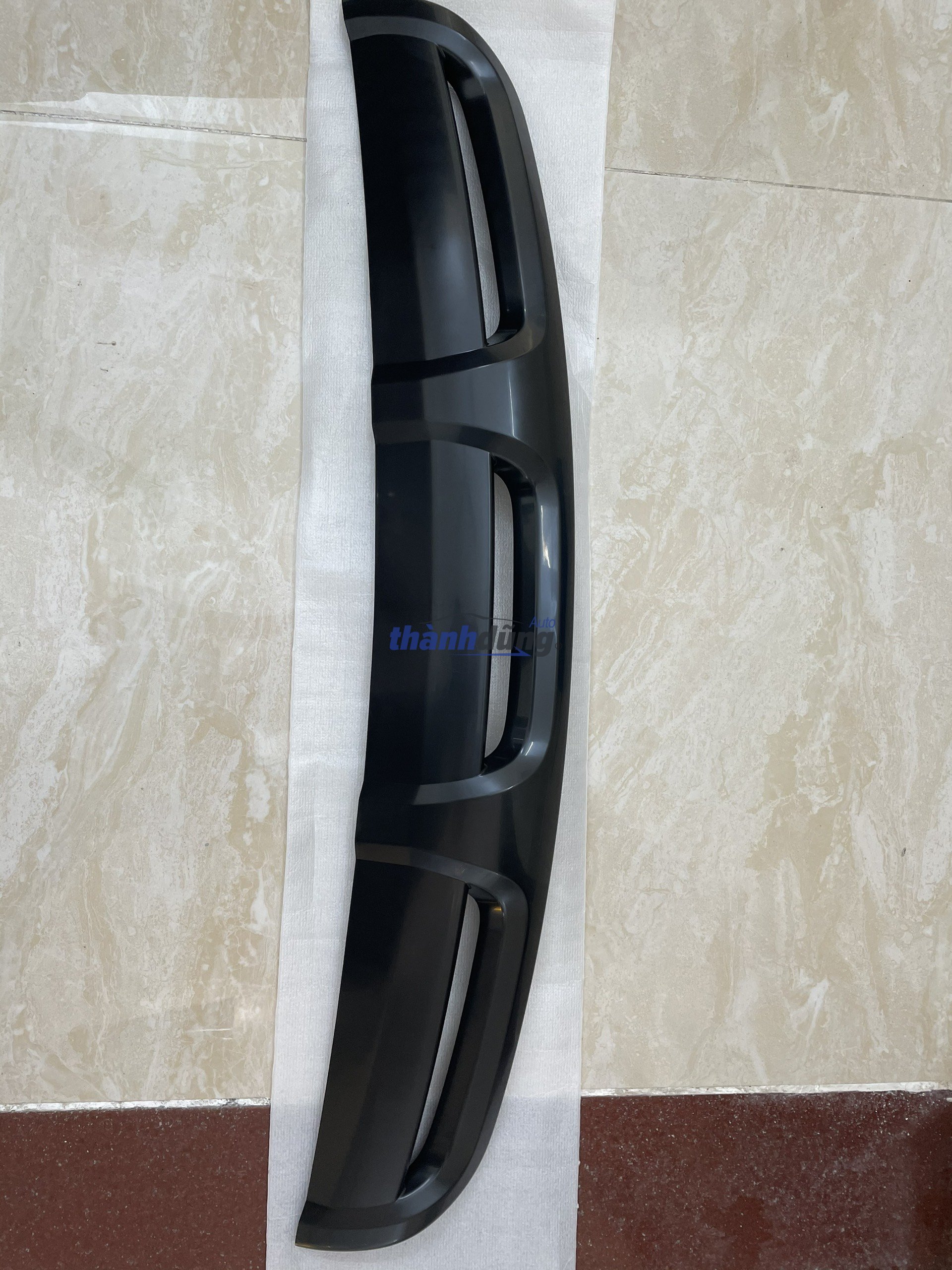 ỐP CẢN TRƯỚC MIẾNG DƯỚI HYUNDAI SANTAFE