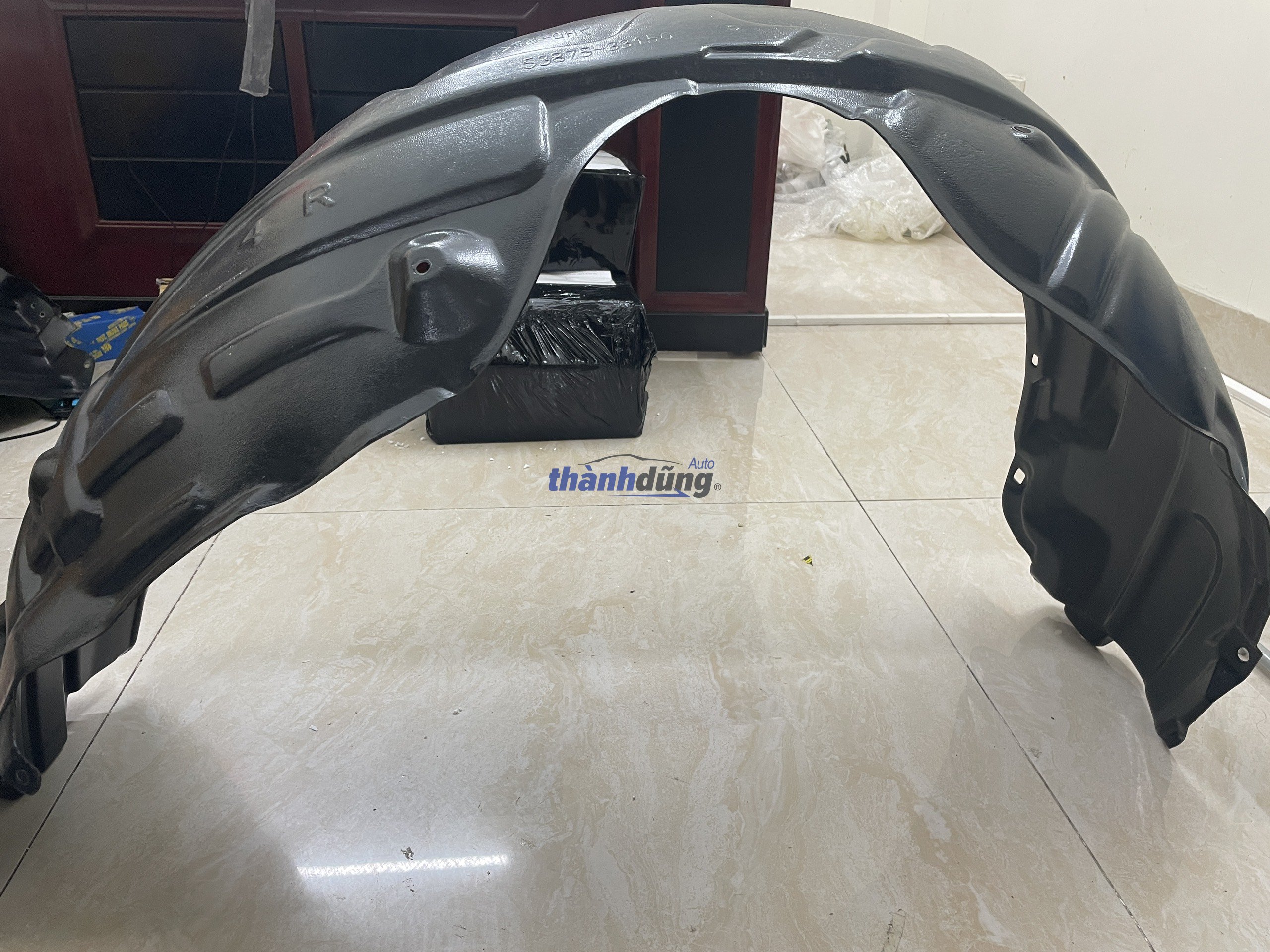 LÒNG DÈ CHẮN BÙN TOYOTA CAMRY