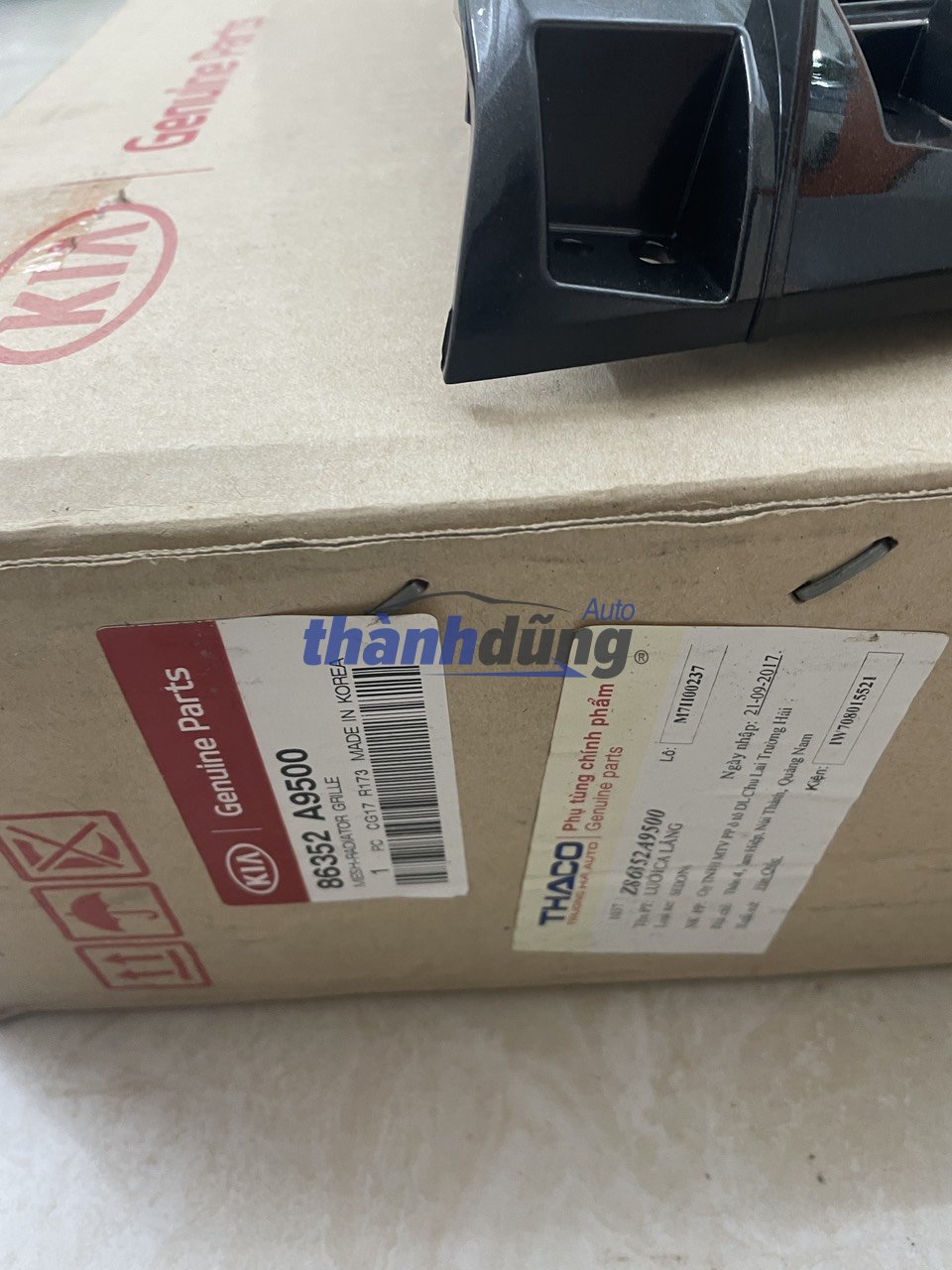 Mặt ca lăng Kia Sedona