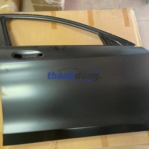 Cánh cửa trước Mercedes C200