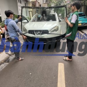 KÍNH CHẮN GIÓ TRƯỚC NISSAN QASHQAI