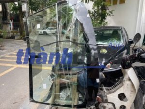 KÍNH CHẮN GIÓ NISSAN KICKS 2021-2025 | 727005RW0B