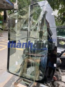 KÍNH CHẮN GIÓ NISSAN KICKS 2021-2025 | 727005RW0B